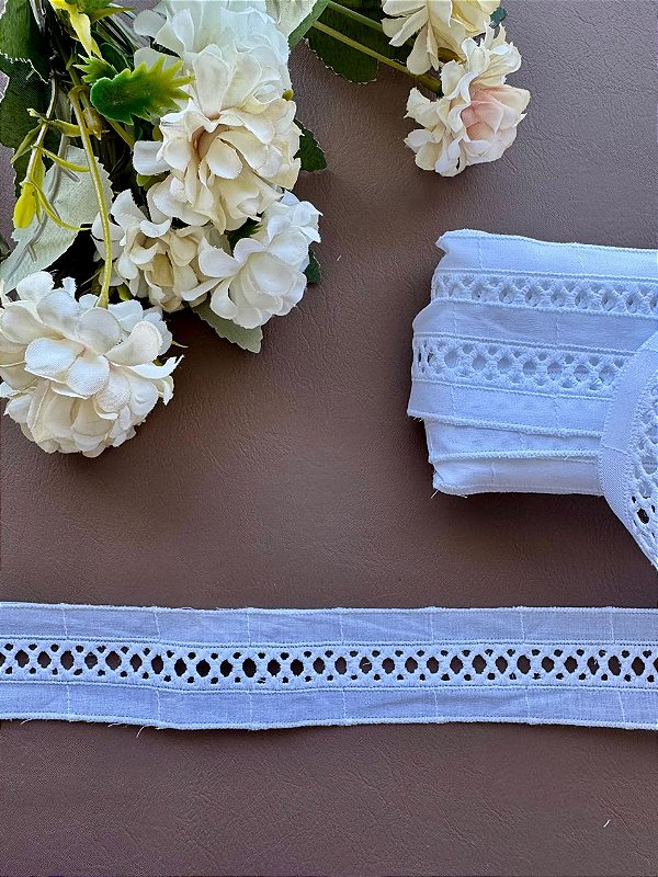 Bordado Entremeio Ref: BA053 - 13,7 Metros (Branco)