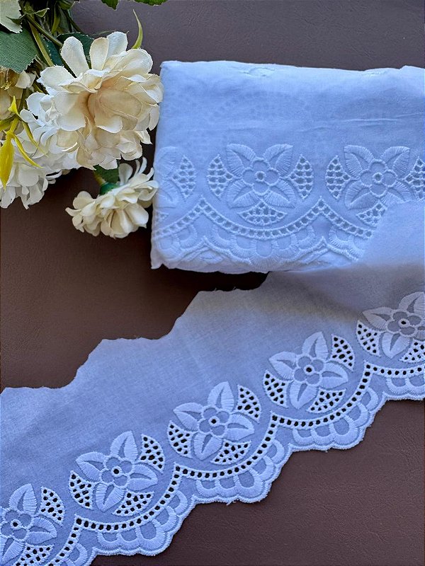 Bordado Inglês Ref: BA045 - 10 Metros (Branco)