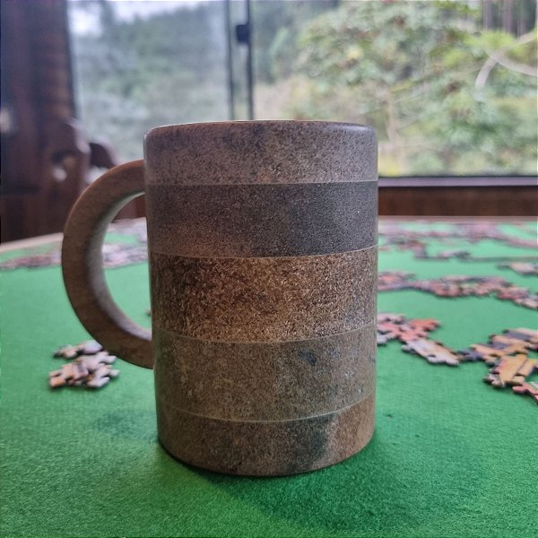 Caneca Decorada em Pedra Sabão