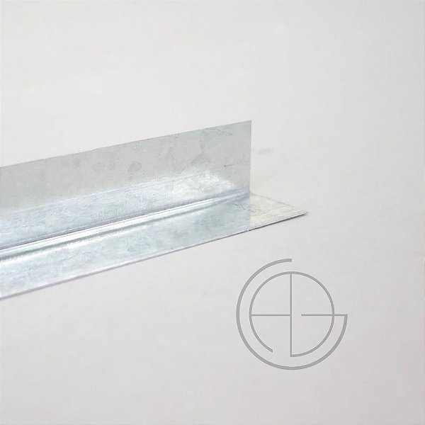 Cantoneira L 3cmx2,5cm/ 3m de comprimento