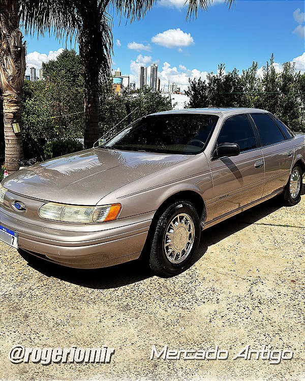 Ford Taurus ano 1995 Dourado