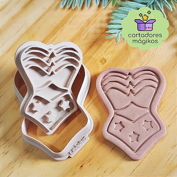 Cortador E Carimbo De Biscoito Mulher Maravilha Corpete 6cm com puxador incluso reforçado nacional