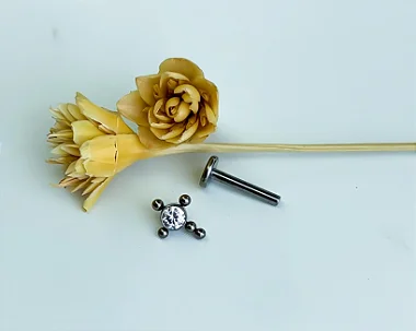 Labret Cruz Zircônia e Bolinhas