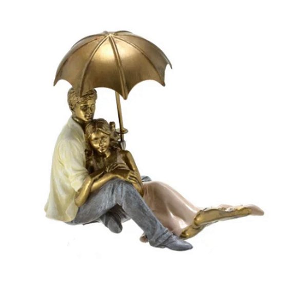Estatueta Casal Com Guarda Chuva Sentados  - Mabruk