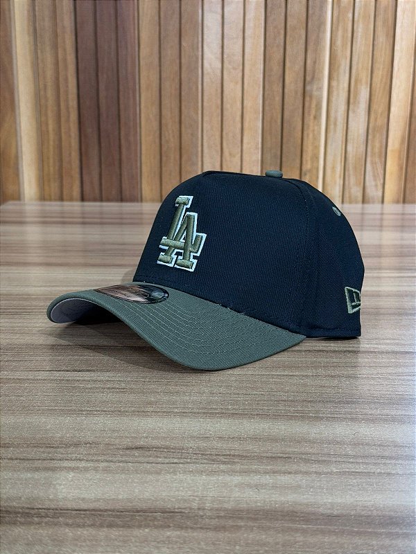 Boné New Era LA Dodgers Preto e Verde Exército MBV25BON102