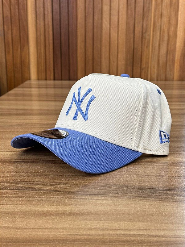 Boné New Era NY Yankees Bege e Azul MBV25BON088