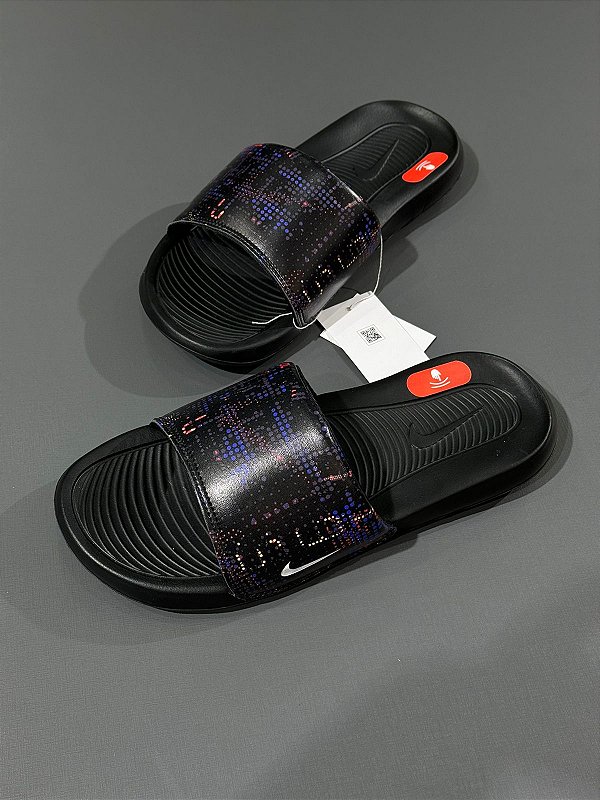 Slide Nike Victori One Print Preto
