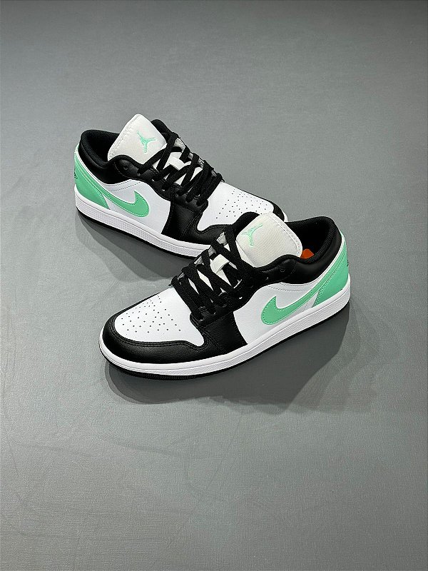 TÊNIS AIR JORDAN 1 LOW 553558-131