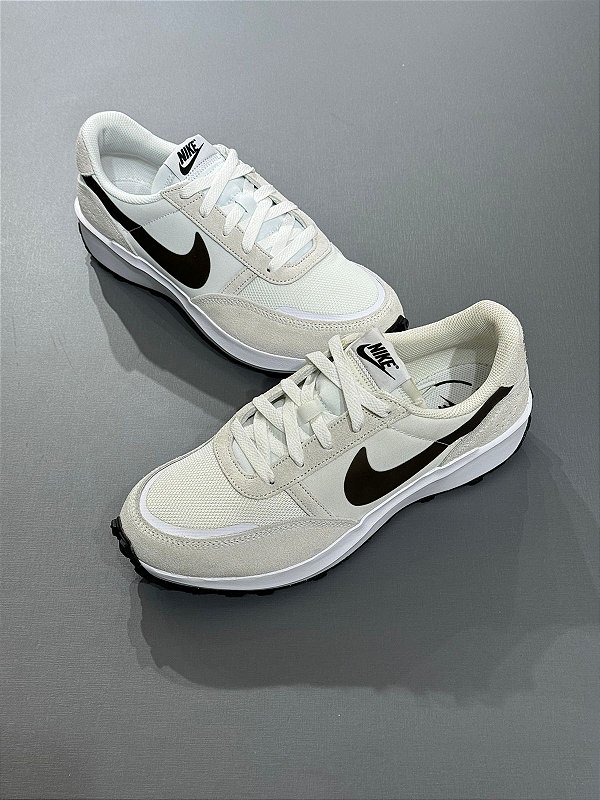 Tênis Nike Waffle Nav Bege e Marrom FJ4195-100