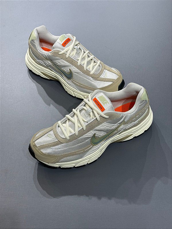 Tênis Nike Initiator Caqui e Bege HJ7683-072