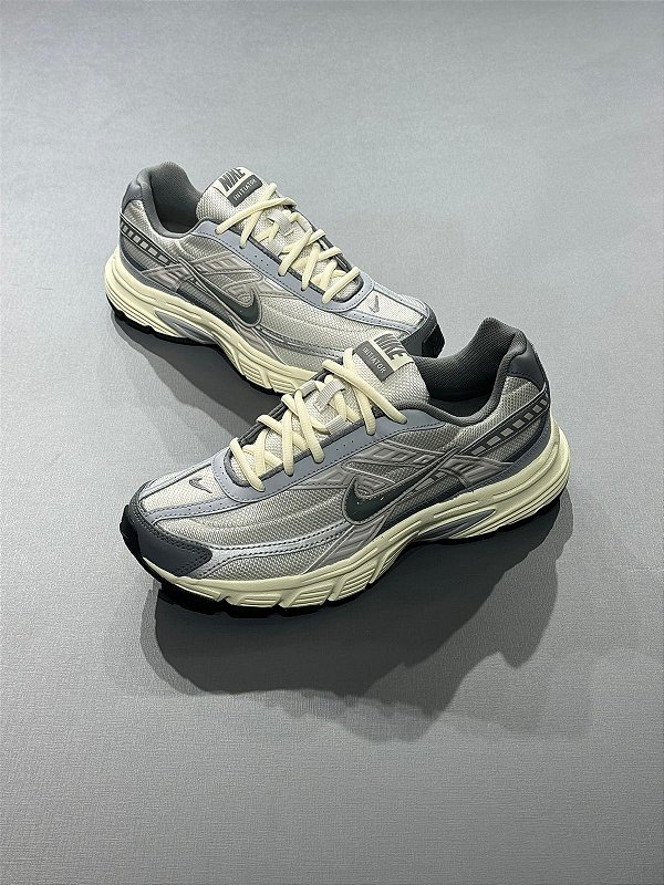 Tênis Nike Initiator Cinza e Bege
