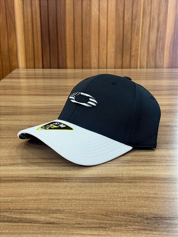 BONÉ OAKLEY TINCAN 2024 PRETO E BRANCO EUA