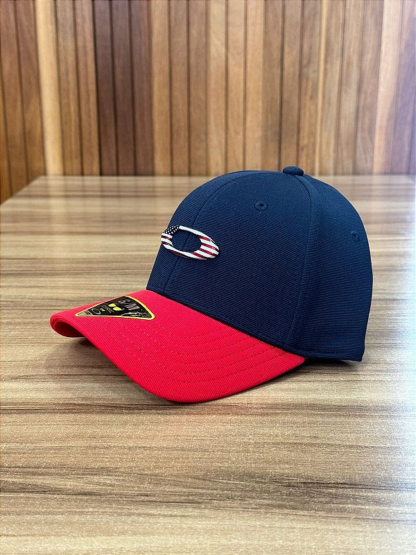 Boné Oakley Marinho e Vermelho EUA Tincan 2024