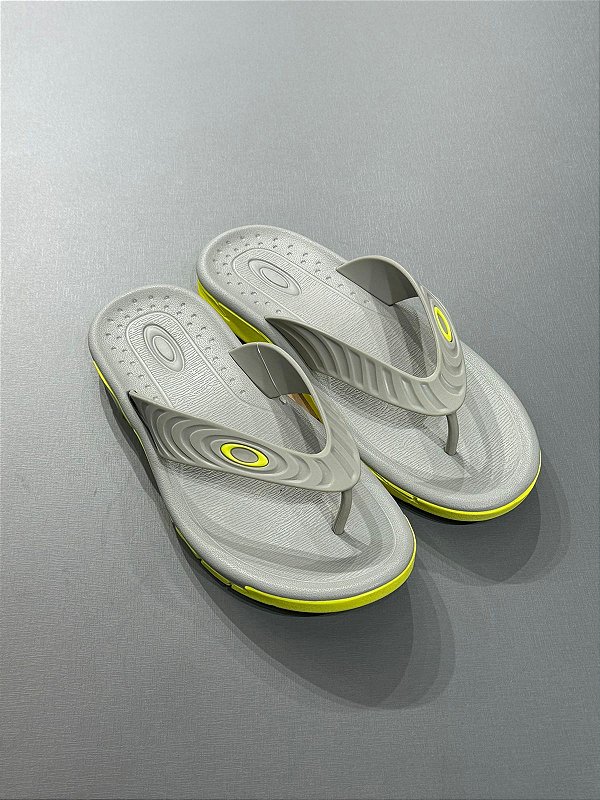 Chinelo Oakley Crowd Cinza e Verde