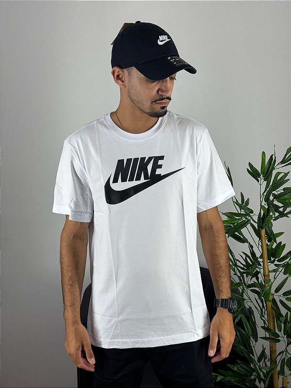 Camiseta Nike Branca AR5004-101