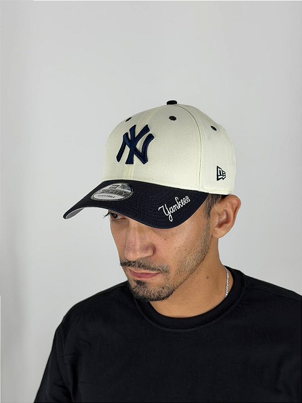Boné New Era NY Yankees Off White e Azul Marinho MBI25BON096