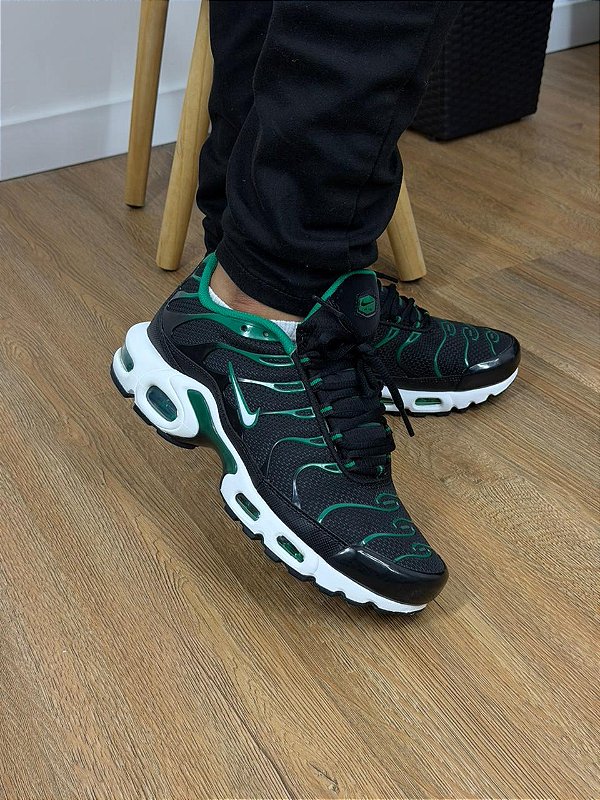 Tenis Nike Air Max Plus TN Preto e Verde DM0032-009