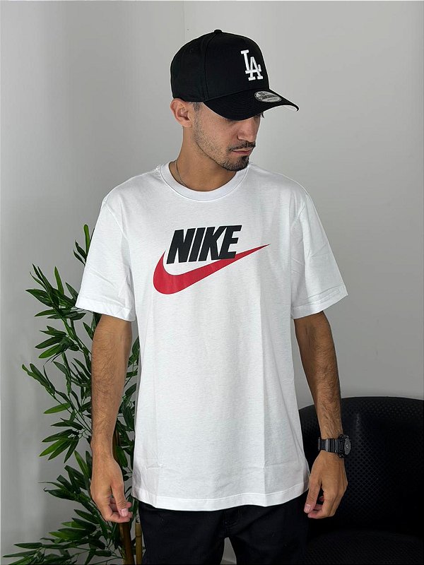 Camiseta Nike Branca e Vermelha AR5004