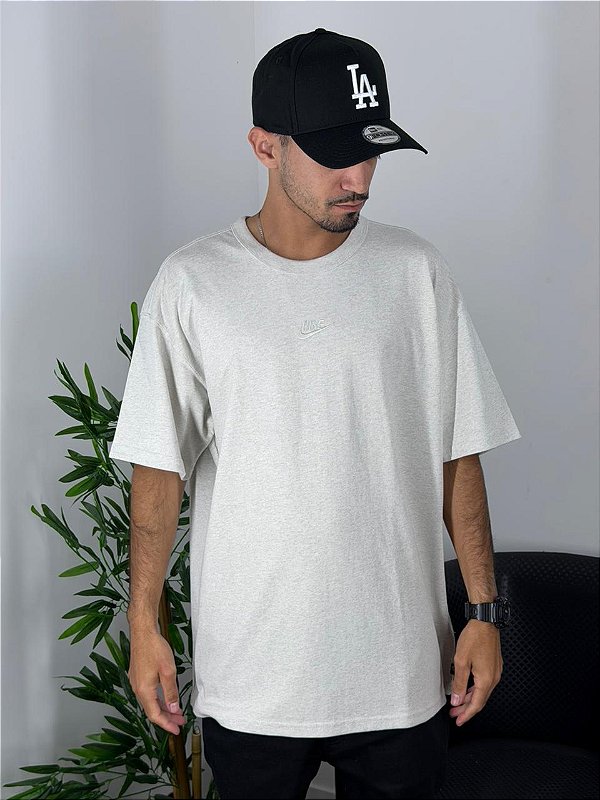 Camiseta Nike Oversized Areia DO7392-074