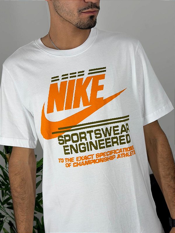 Camiseta Nike Futura Branca HQ9157-100