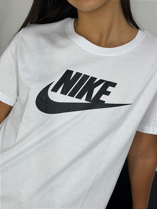 Camiseta Nike Feminina Branca HV5002-101