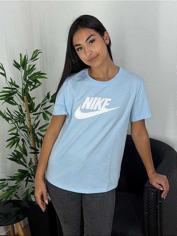 Camiseta Nike Feminina Azul Bebê DX7906-441