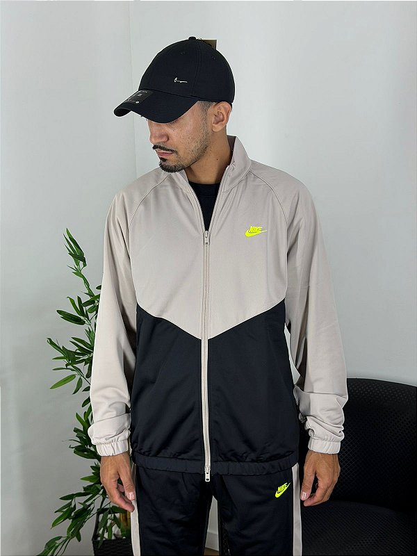 Agasalho Nike Nike Windrunner Poly-Knit Preto e Cinza IF1623-011