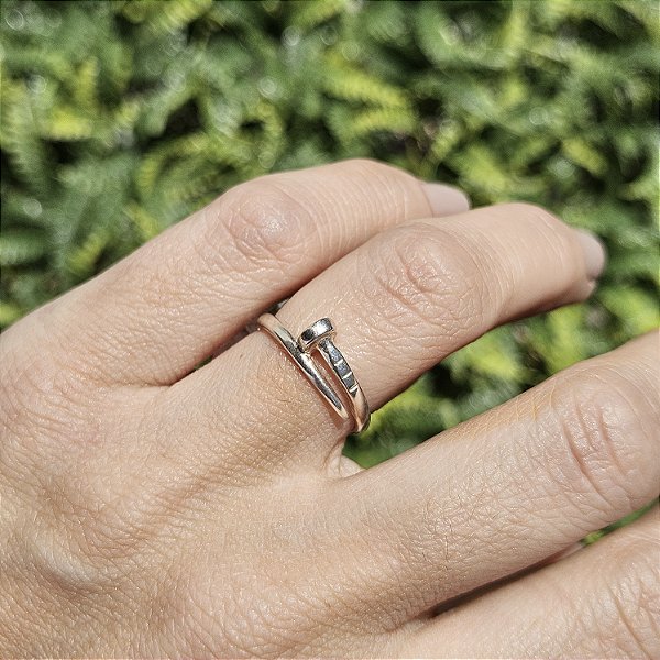 ANEL EM PRATA DE PREGO