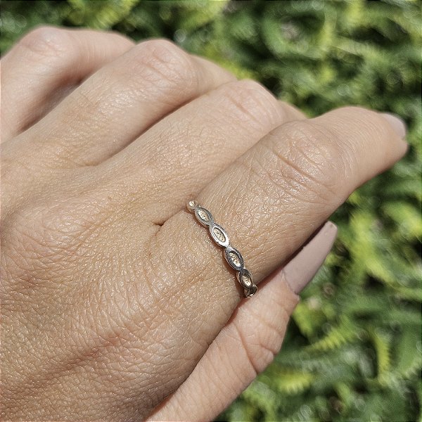 ANEL PRATA COM DETALHES