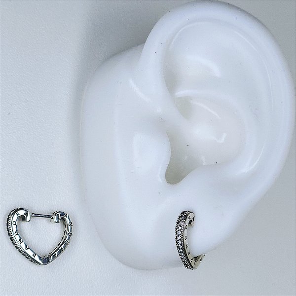 Argola de prata com formato de coração da pandora