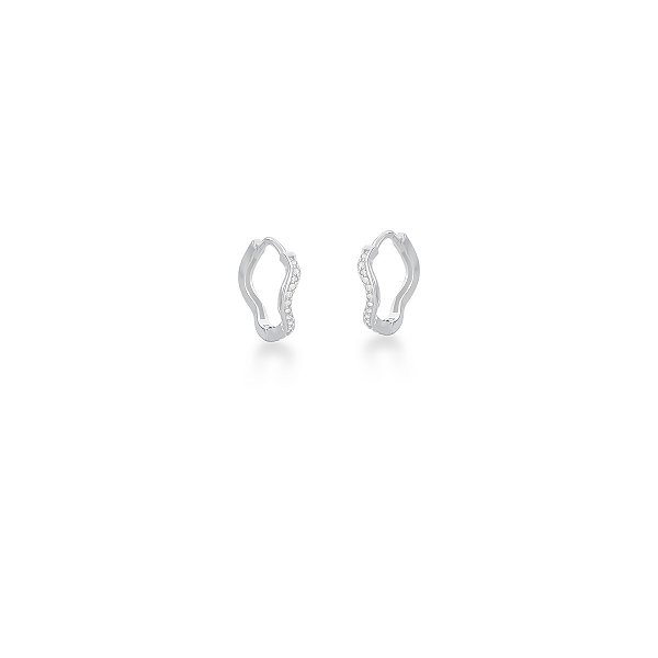 ARGOLA PRATA ONDULADA MICROCRAVEJADA COM ZIRCÔNIAS BRANCAS - 1,5CM
