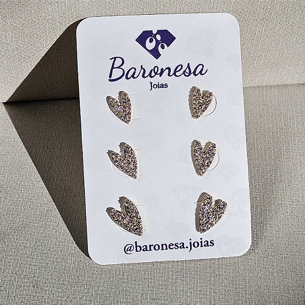 TRIO DE BRINCOS DOURADOS CORAÇÃO CRAVEJADO 3 TAMANHOS