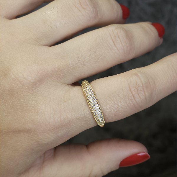 ANEL DOURADO MODELO MEIA ALIANÇA MICROCRAVEJADO COM ZIRCÔNIAS BRANCAS