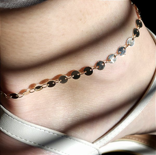 TORNOZELEIRA DOURADA COM CHAPINHAS REDONDAS