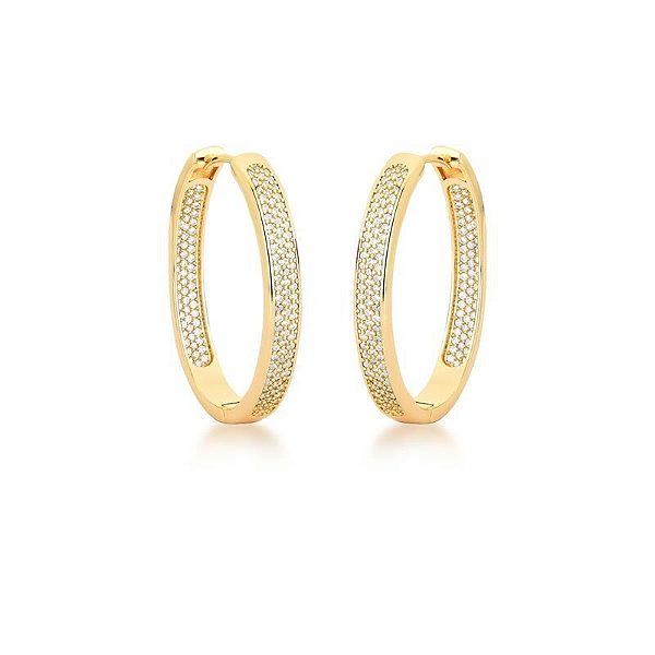 ARGOLA DOURADO OVAL GRANDE CRAVEJADA DE ZIRCÔNIAS BRANCAS
