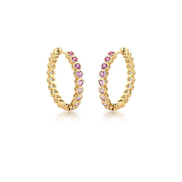 ARGOLA DOURADA MÉDIA E DETALHES DE CORAÇÃO CRAVEJADO COM ZIRCÔNIAS COLORIDAS