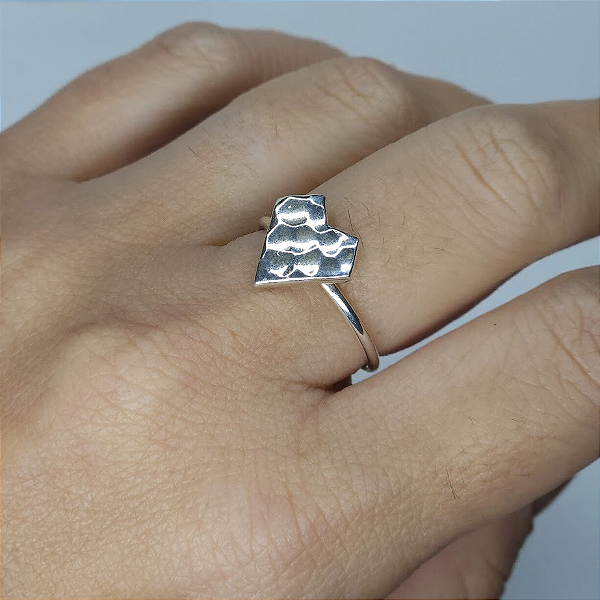 ANEL PRATA CORAÇÃO MARTELADO SEXTAVADO