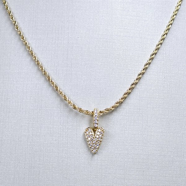 CHOCKER DOURADA CORDÃO BAIANO FINO COM PINGENTE DE CORAÇÃO CRAVEJADO