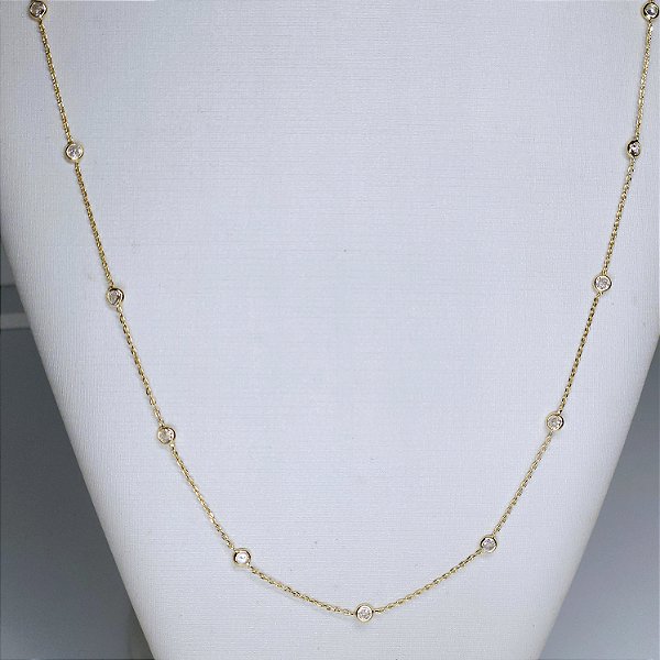 COLAR DOURADO COM CRISTAIS BRANCOS REDONDOS 70CM