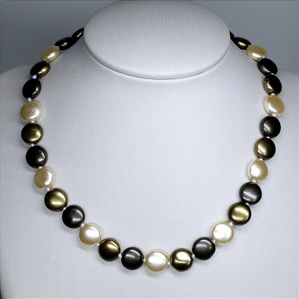 COLAR DE PÉROLA SHELL DE CIRCULO ACHATADO DE 3 CORES