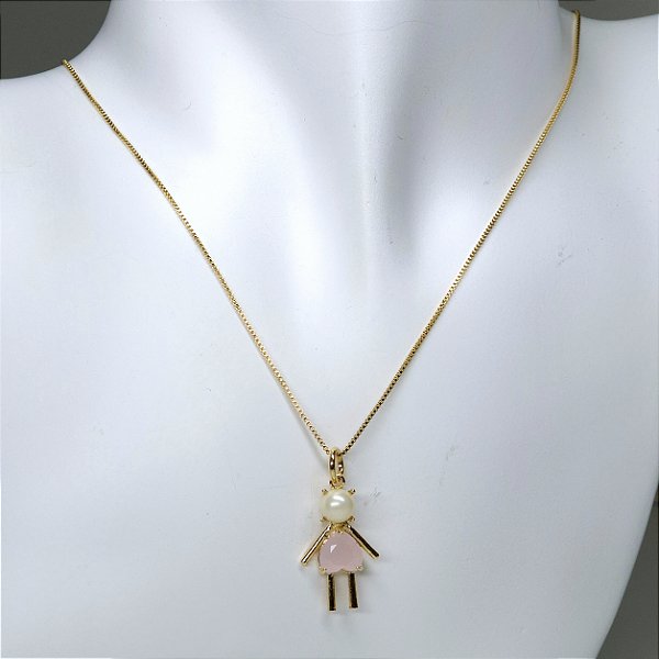 COLAR DOURADO COM PINGENTE DE MENINA E PEDRA FORMATO DE CORAÇÃO ROSA 45+5CM