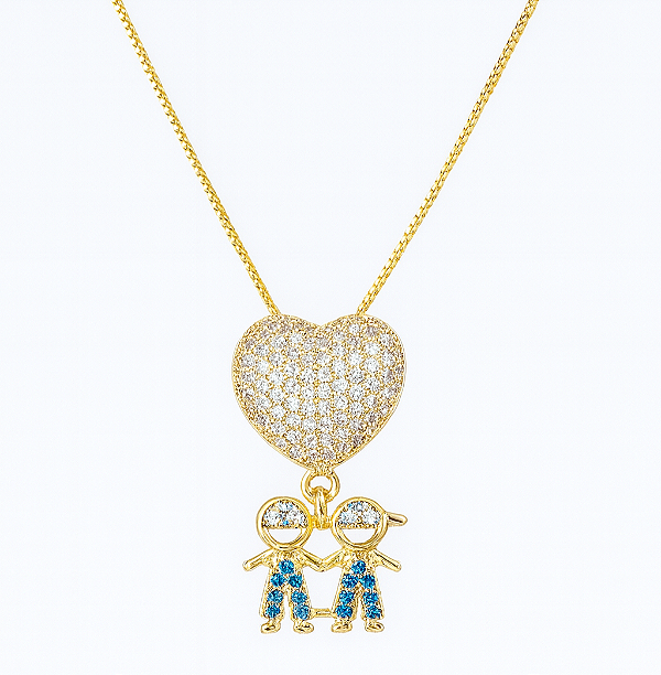 COLAR DOURADO COM PINGENTE DE CORAÇÃO E 2 MENINOS TODOS CRAVEJADOS  45CM