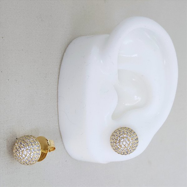 BRINCO DOURADO MEIA ESFERA TODO CRAVEJADO