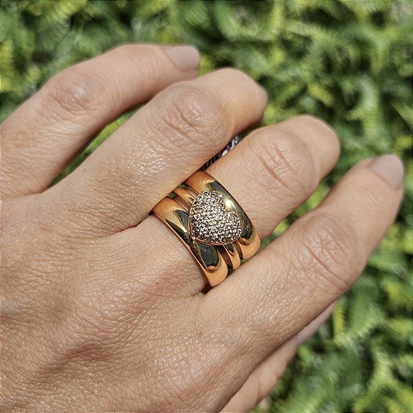 ANEL DOURADO LARGO 3 FIOS COM CORAÇÃO TODO CRAVEJADO