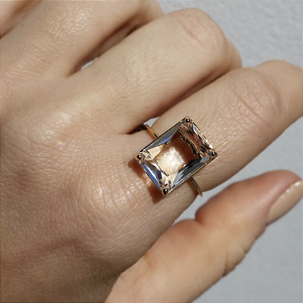 ANEL DOURADO COM PEDRA GRANDE RETANGULAR