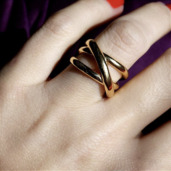 ANEL DOURADO COM 3 FIOS ENTRELAÇADOS