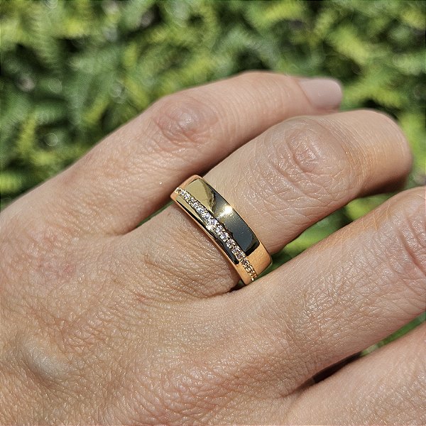 ANEL DOURADO LISO COM 1 FILETE CRAVEJADO