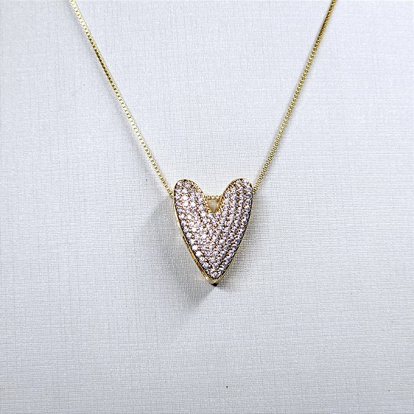 CHOCKER DOURADA COM CORAÇÃO MICROCRAVEJADO COM ZIRCÔNIAS BRANCAS - DE LADO - 40CM + EXTENSOR