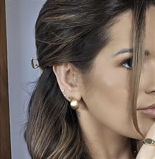 BRINCO DOURADO FOSCO FORMATO GOTA ABALOADA