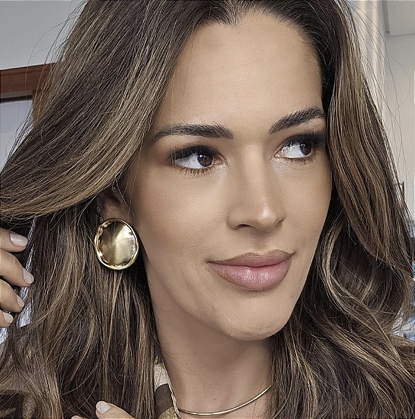 BRINCO DOURADO FOSCO FORMATO DE CIRCULO ORGANICO